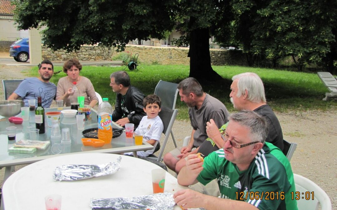 Moment de convivialité autour d’un bon barbecue