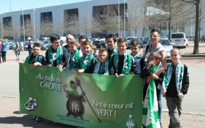 « Emmenez-moi à Geoffroy Guichard » – Ecole de Football de la Basse Vallée du Lot – Ambiance du Kop Nord