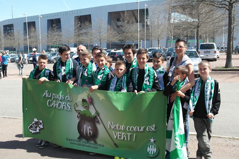 « Emmenez-moi à Geoffroy Guichard » – Ecole de Football de la Basse Vallée du Lot – Ambiance du Kop Nord